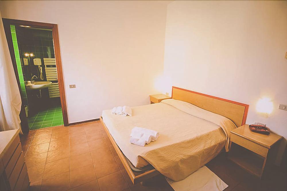 Hotel Villa Marina La Maddalena  Esterno foto